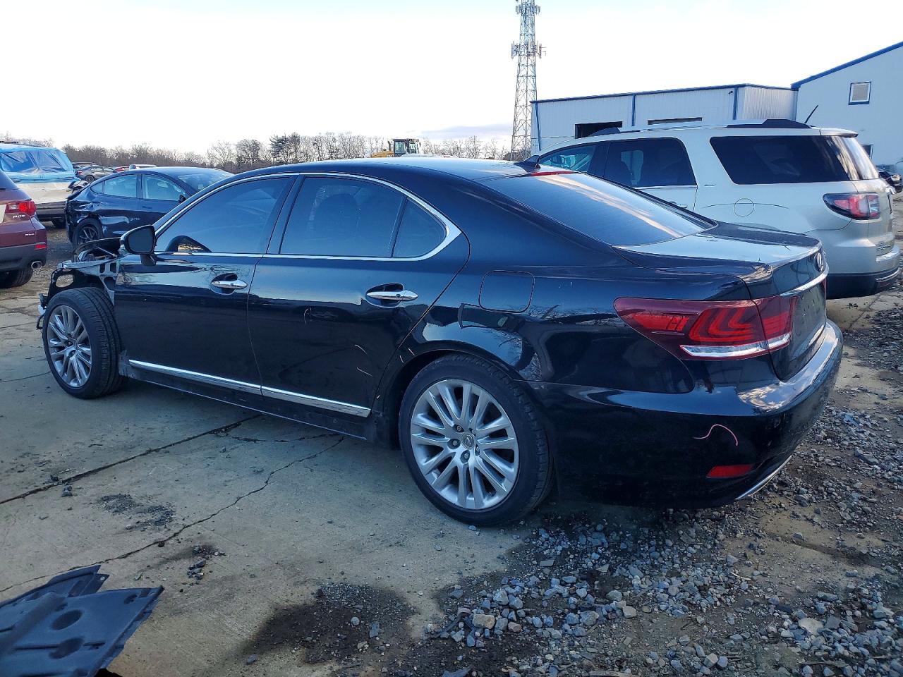 2013 LEXUS LS 460 photo 2
