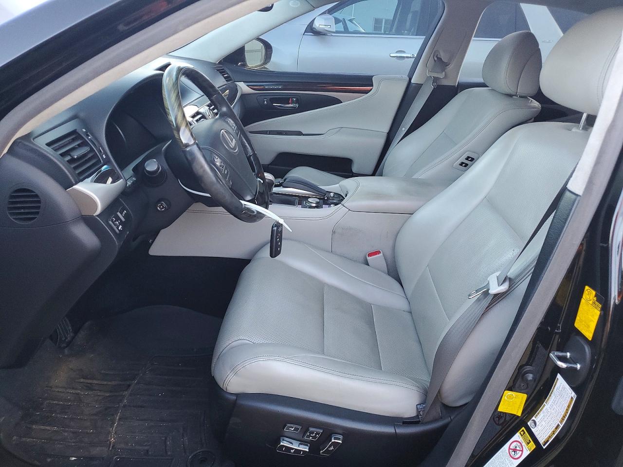 2013 LEXUS LS 460 photo 7