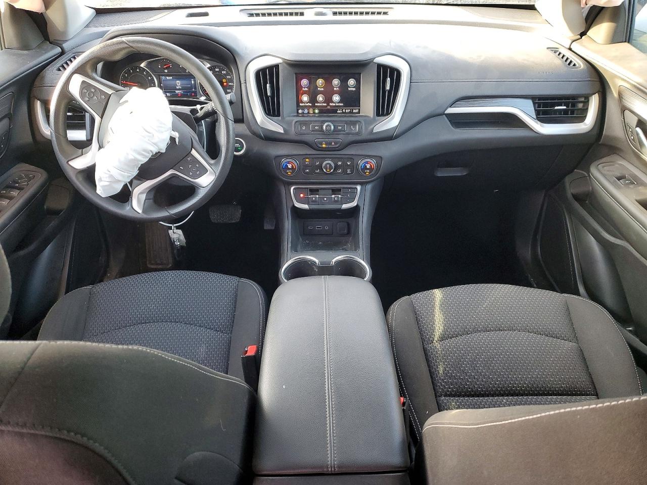 2024 GMC TERRAIN SLE photo 8