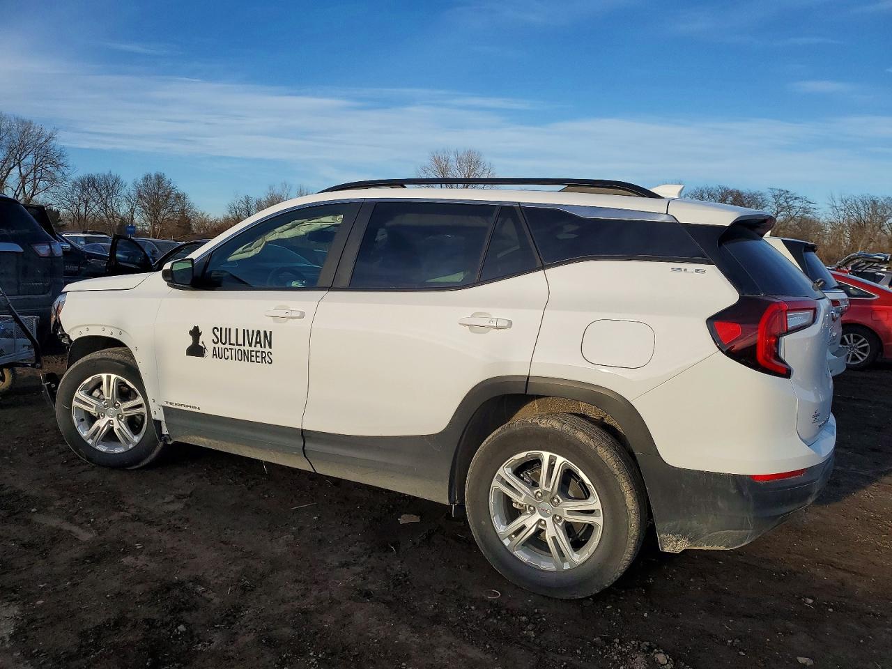 2024 GMC TERRAIN SLE photo 2