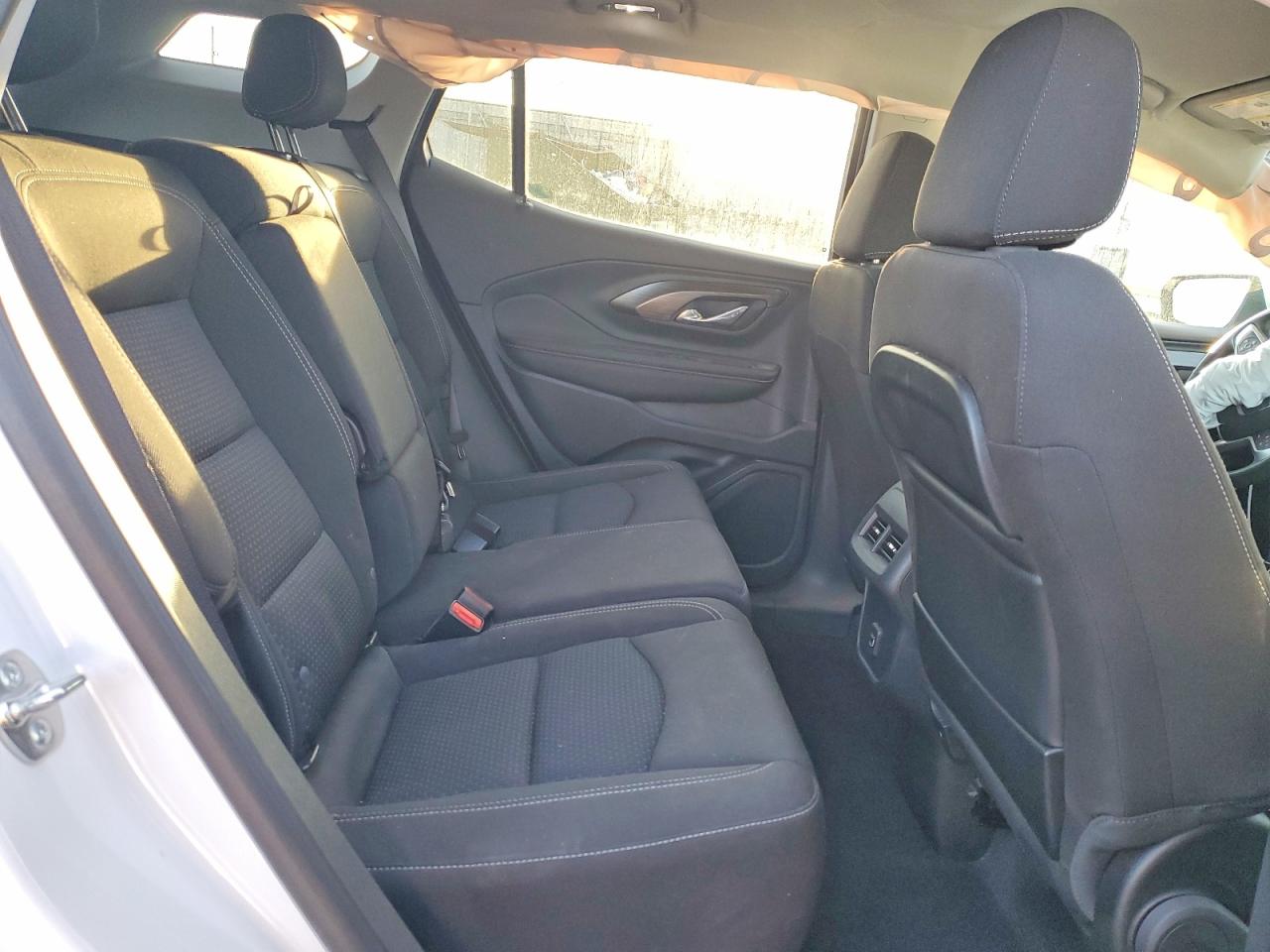 2024 GMC TERRAIN SLE photo 11