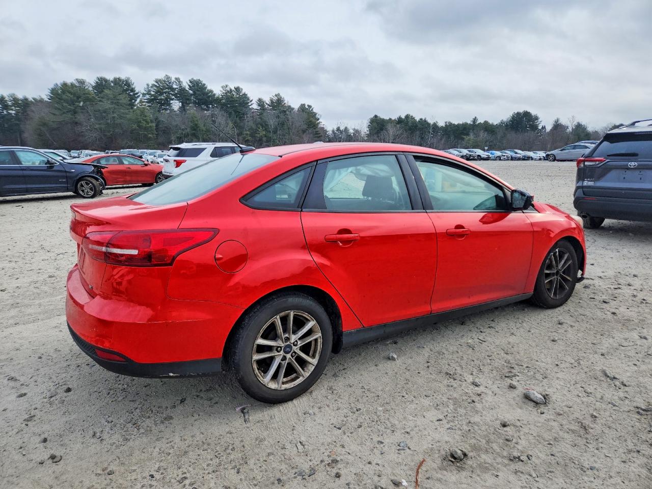 2017 FORD FOCUS SE photo 3