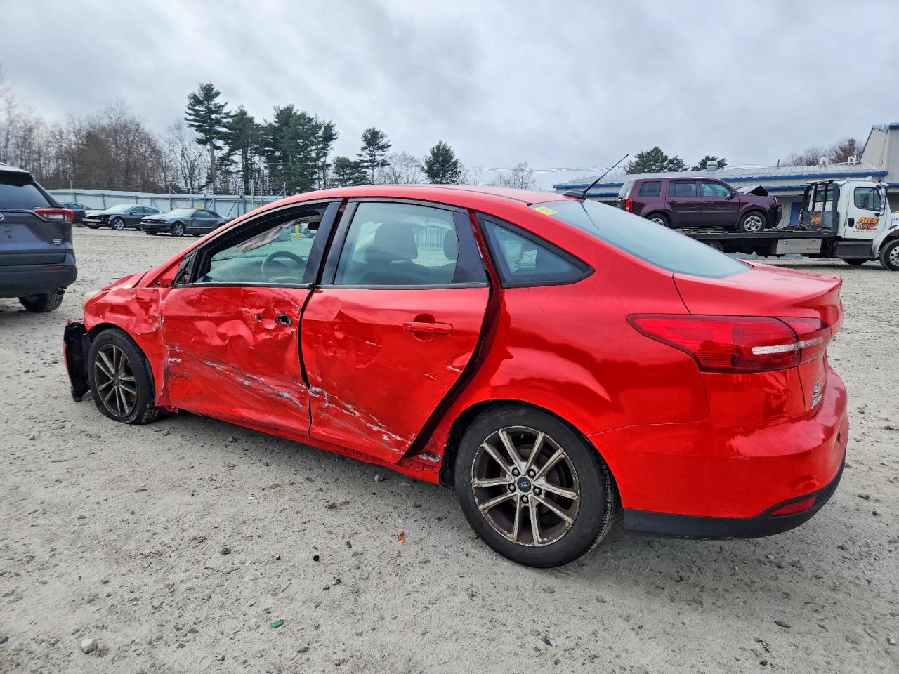 2017 FORD FOCUS SE photo 2