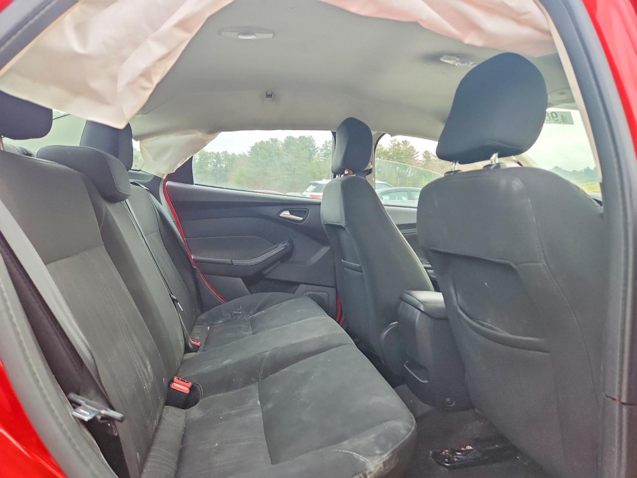 2017 FORD FOCUS SE photo 10