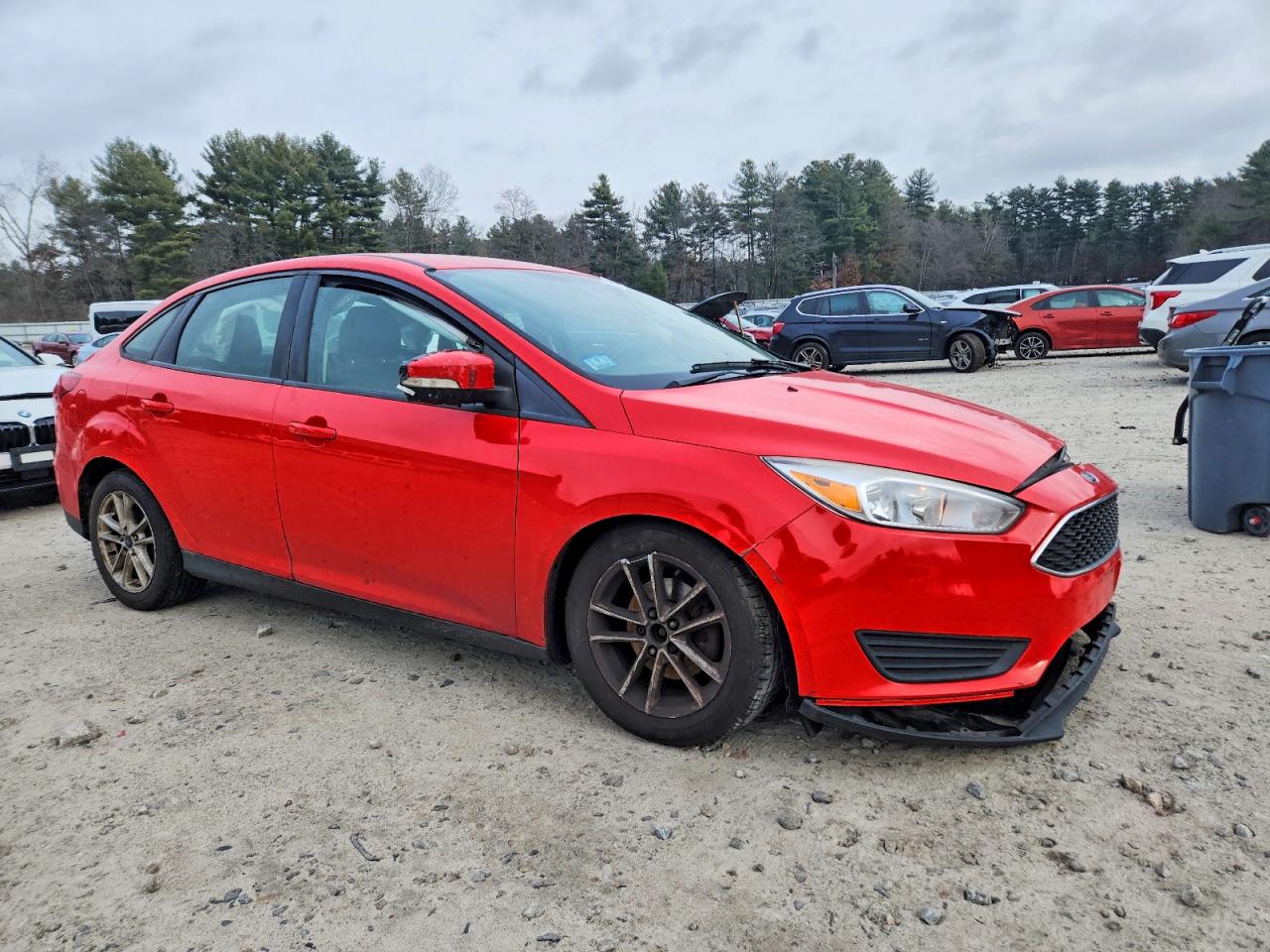 2017 FORD FOCUS SE photo 4