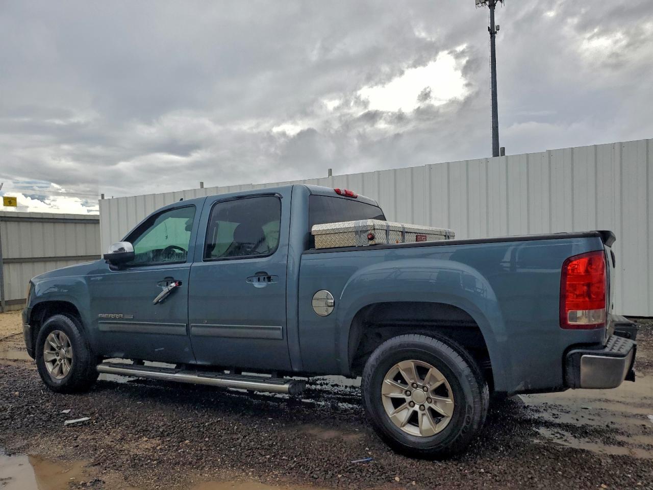 2011 GMC SIERRA C1500 SLE photo 2
