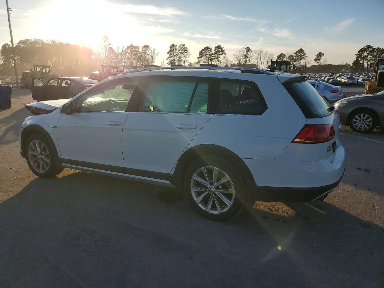 2017 VOLKSWAGEN GOLF ALLTRACK S photo 2