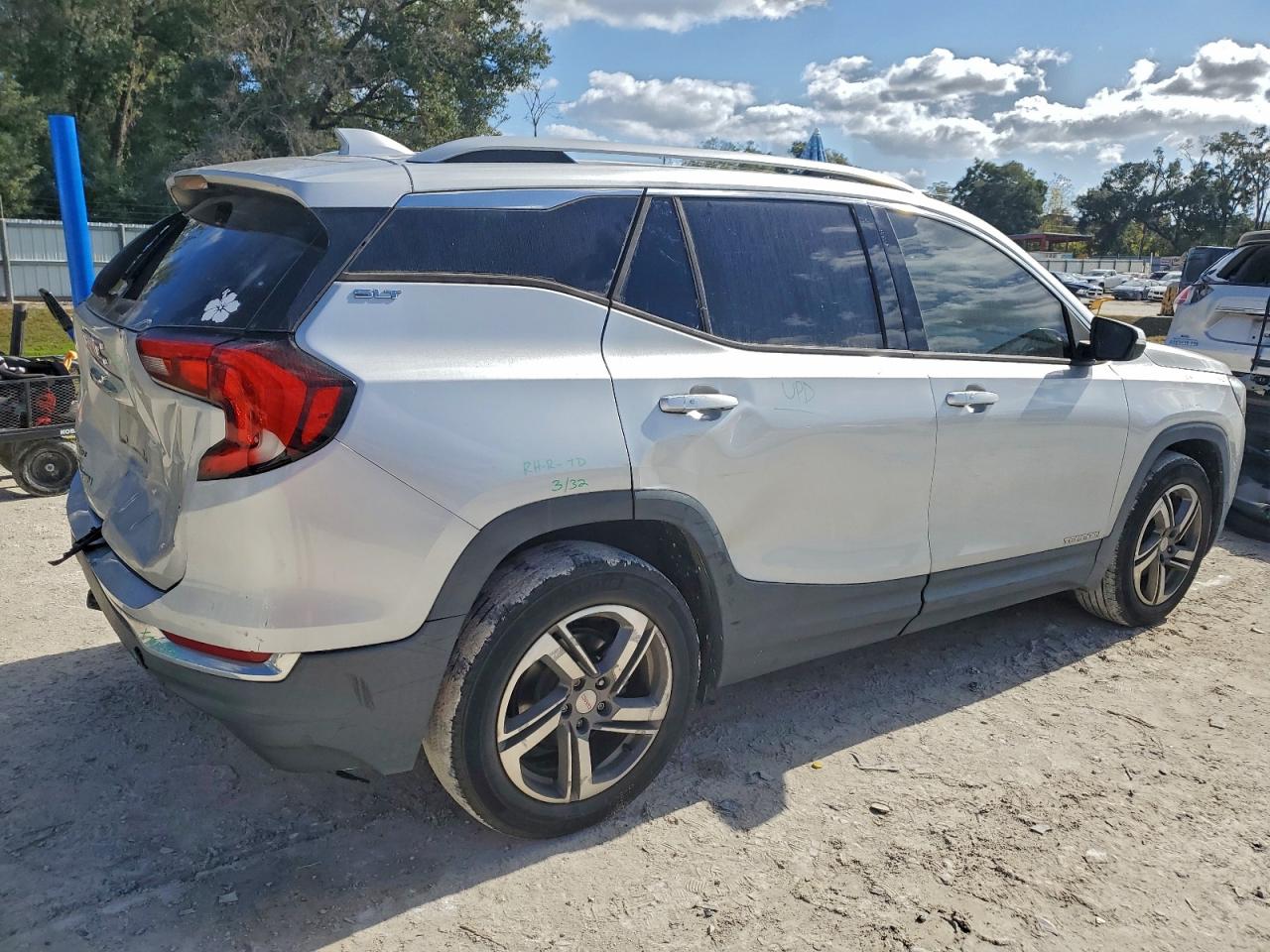 2019 GMC TERRAIN SLT photo 3