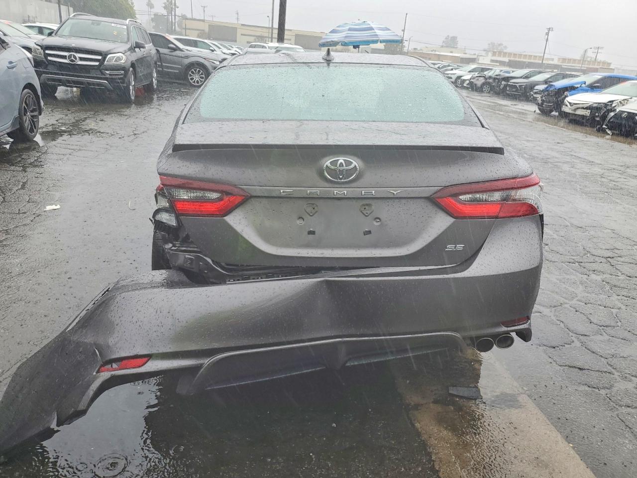 2022 TOYOTA CAMRY SE photo 6