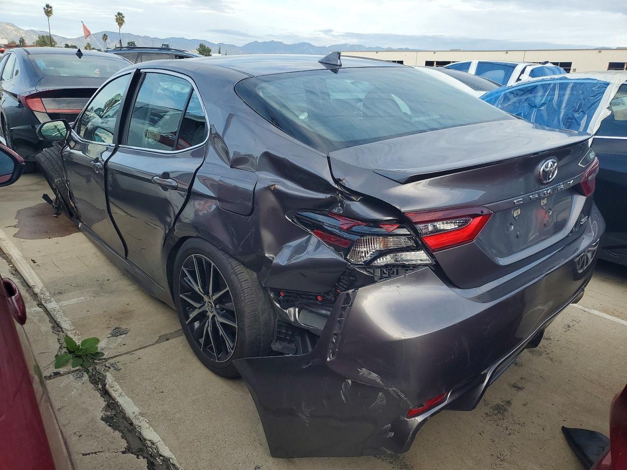 2022 TOYOTA CAMRY SE photo 2