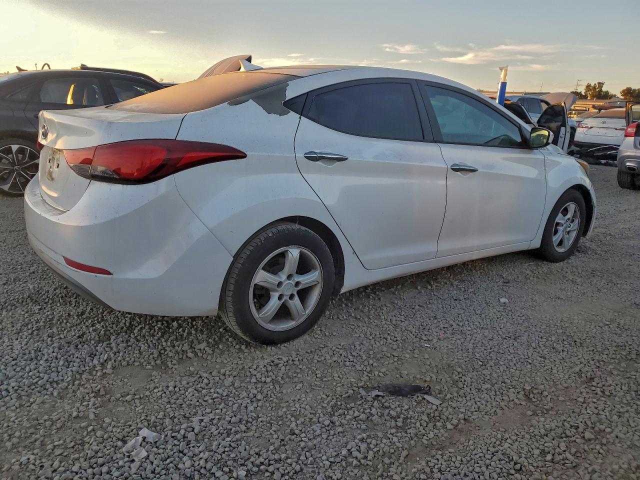 2015 HYUNDAI ELANTRA SE photo 3