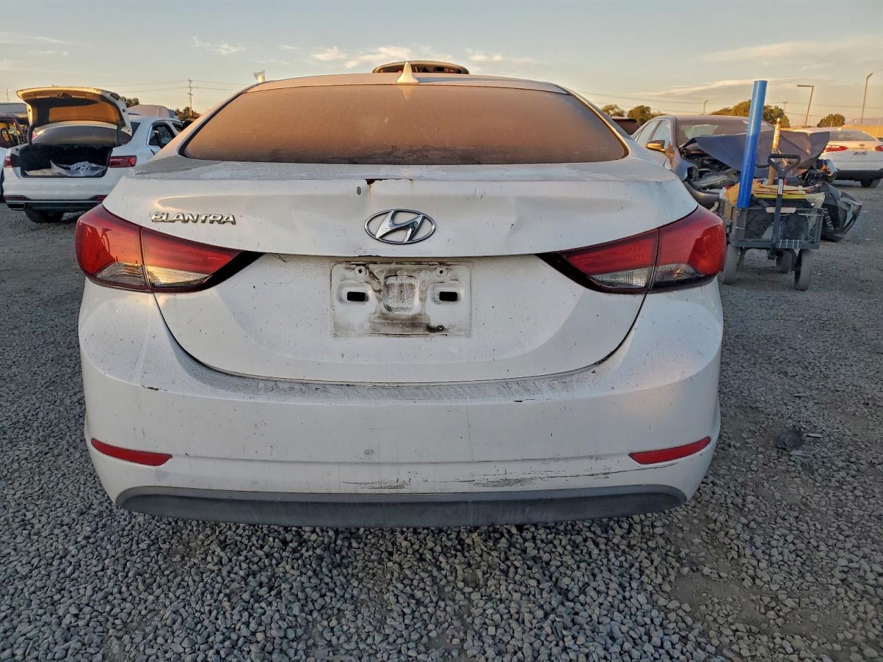 2015 HYUNDAI ELANTRA SE photo 6