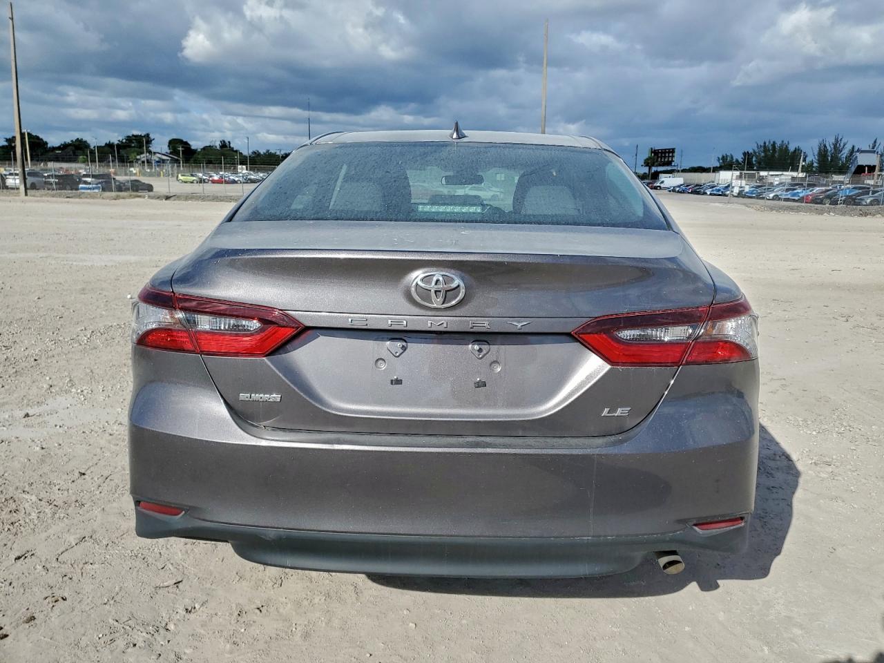 2022 TOYOTA CAMRY LE photo 6