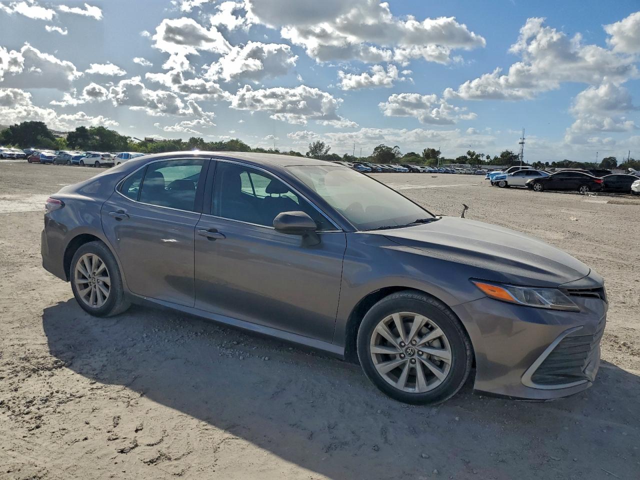 2022 TOYOTA CAMRY LE photo 4