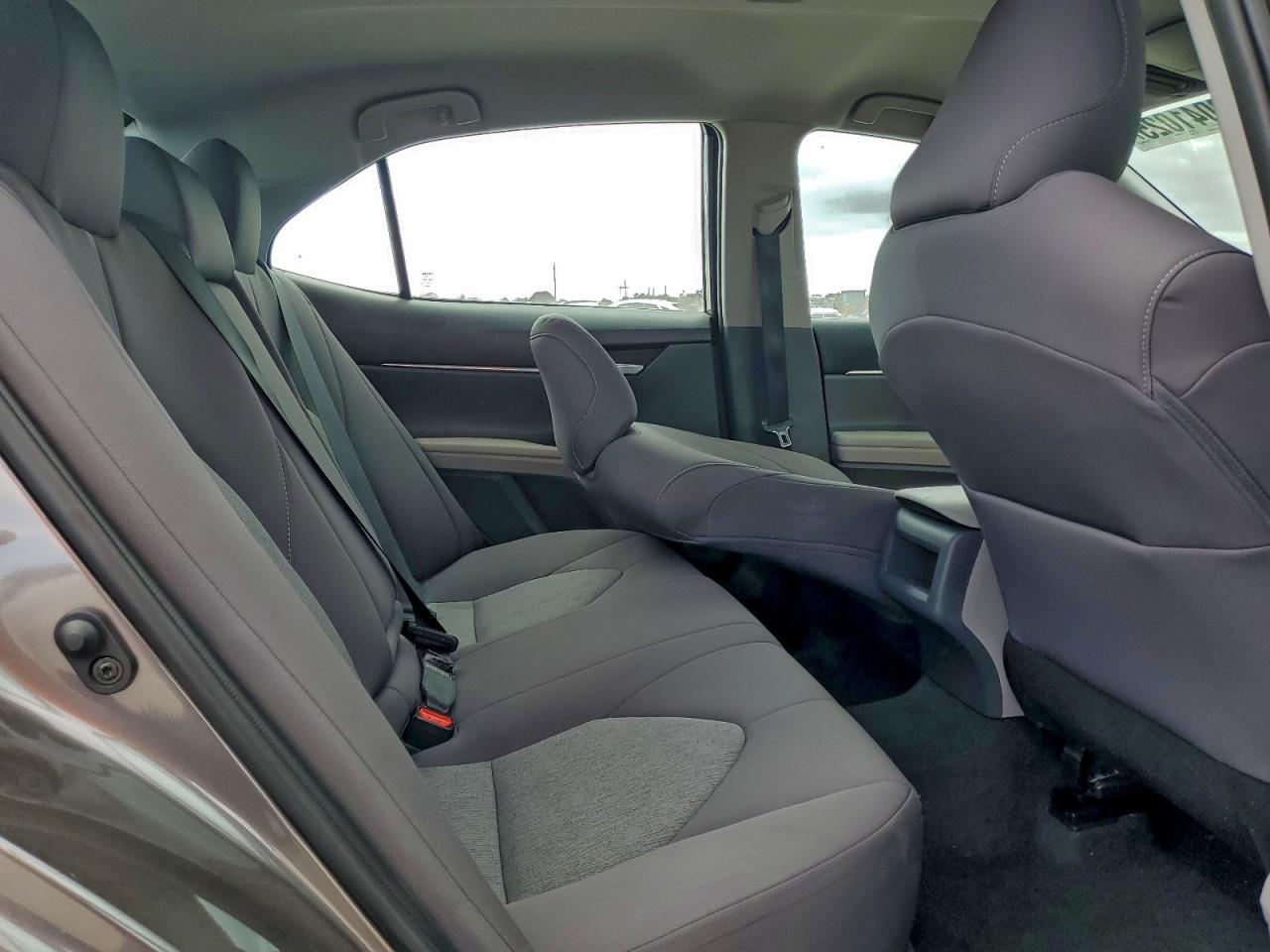 2022 TOYOTA CAMRY LE photo 10