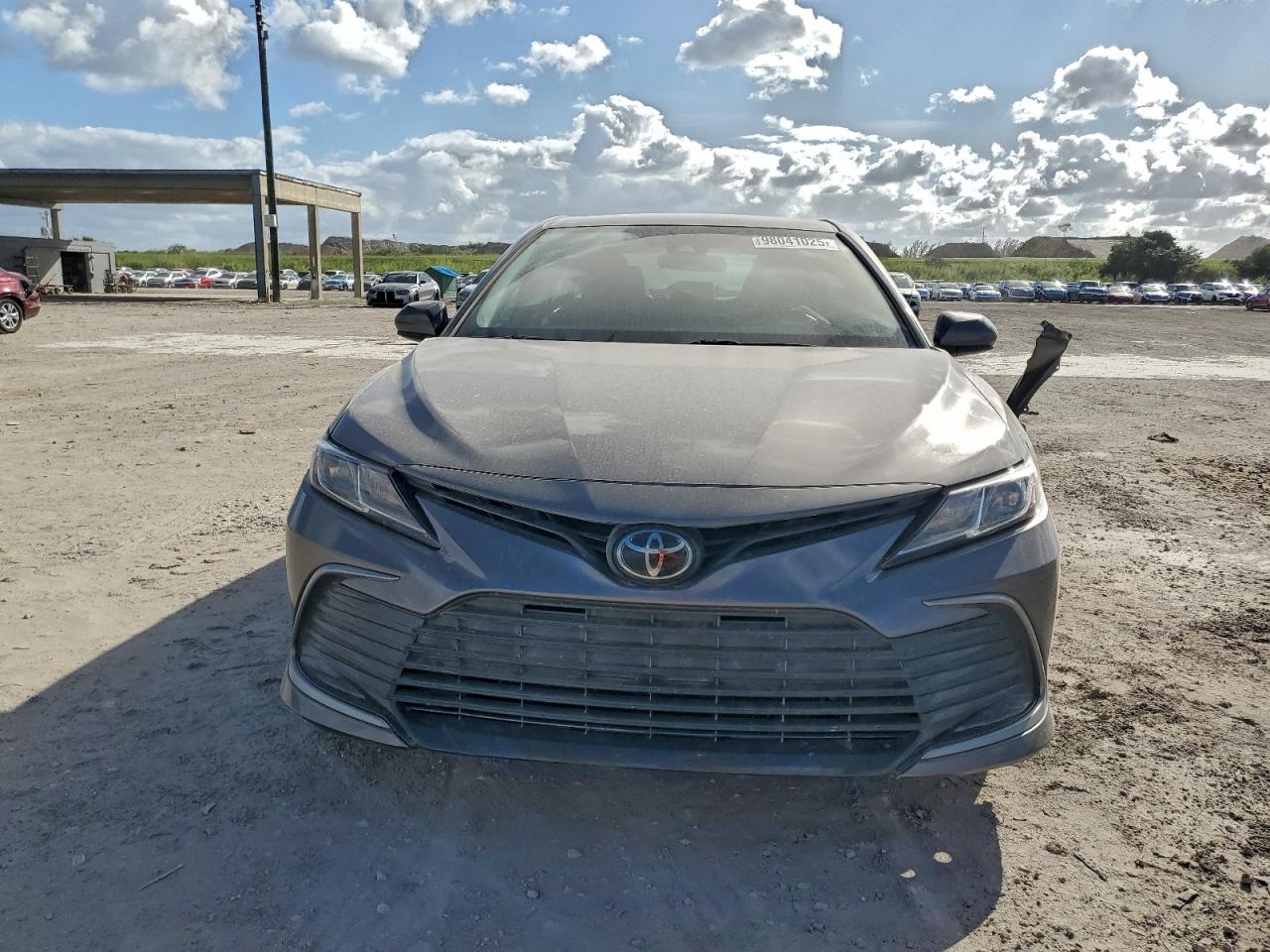 2022 TOYOTA CAMRY LE photo 5