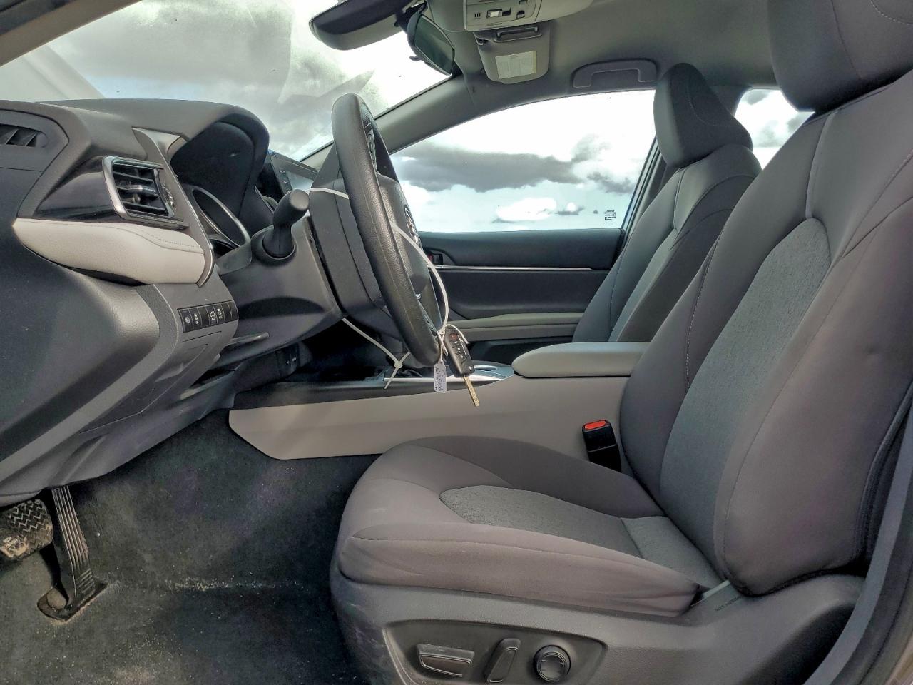 2022 TOYOTA CAMRY LE photo 7