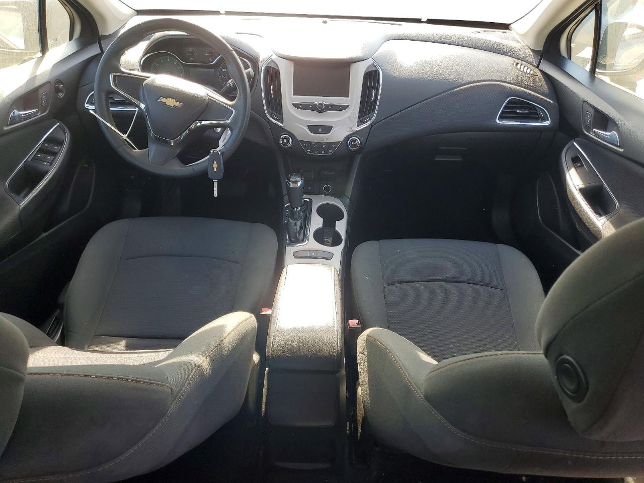 2017 CHEVROLET CRUZE LS photo 8