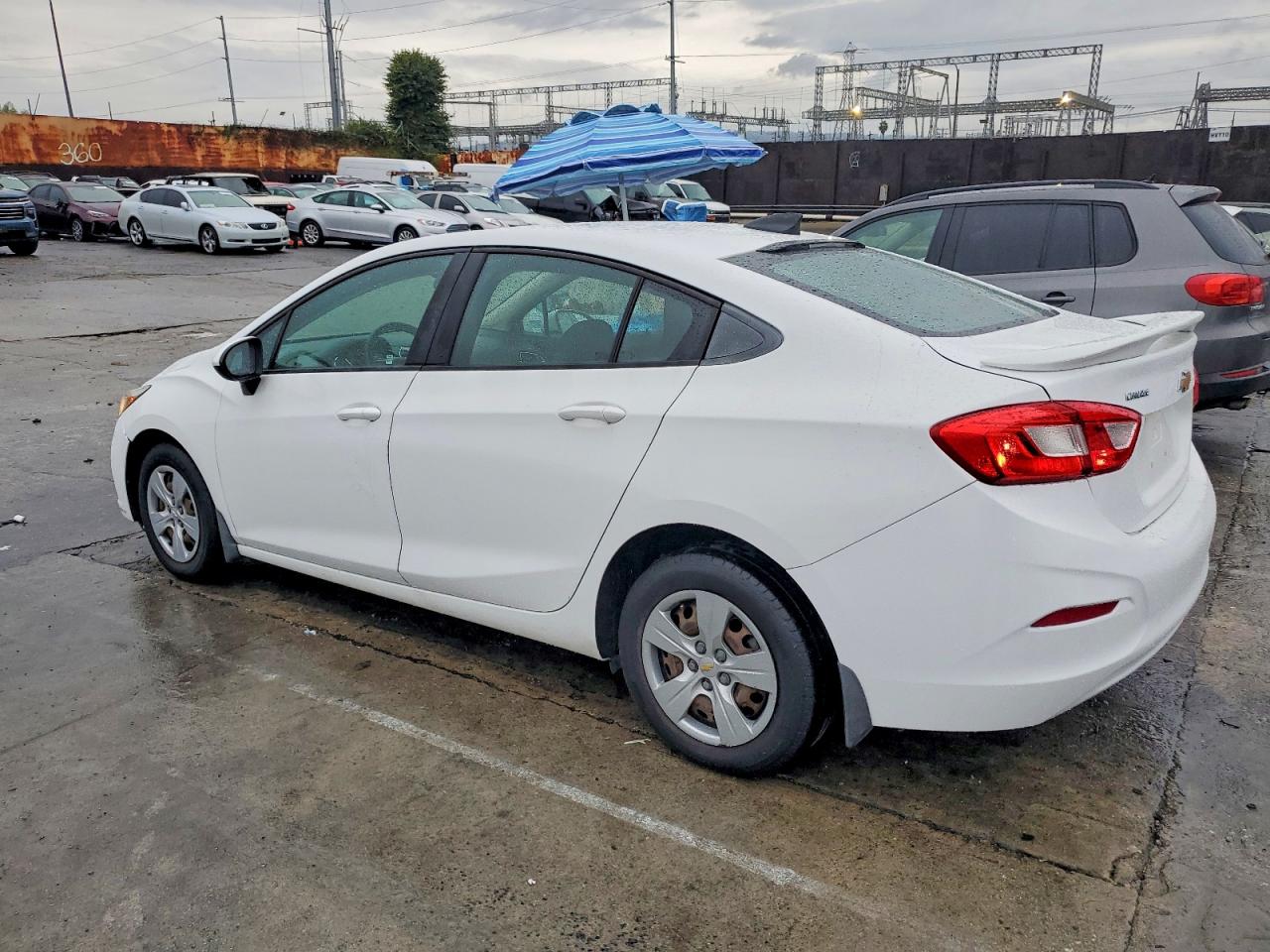 2017 CHEVROLET CRUZE LS photo 2
