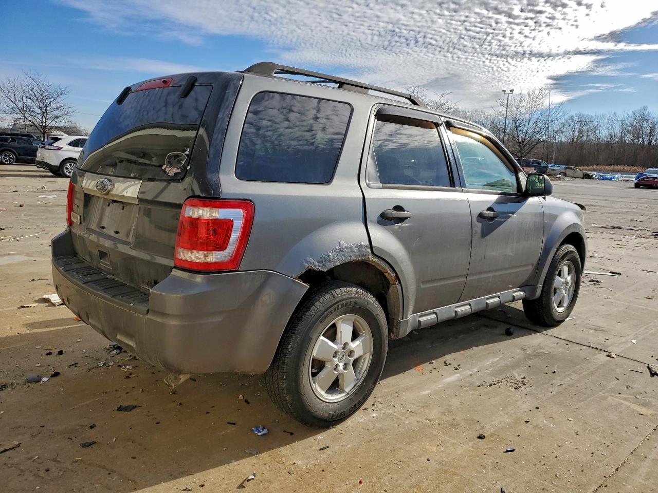 2011 FORD ESCAPE XLT photo 3