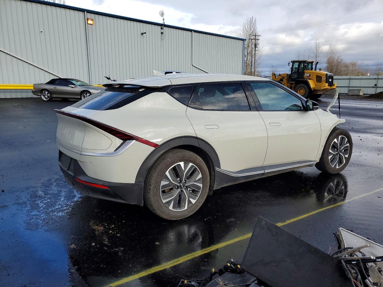 2024 KIA EV6 LIGHT photo 3