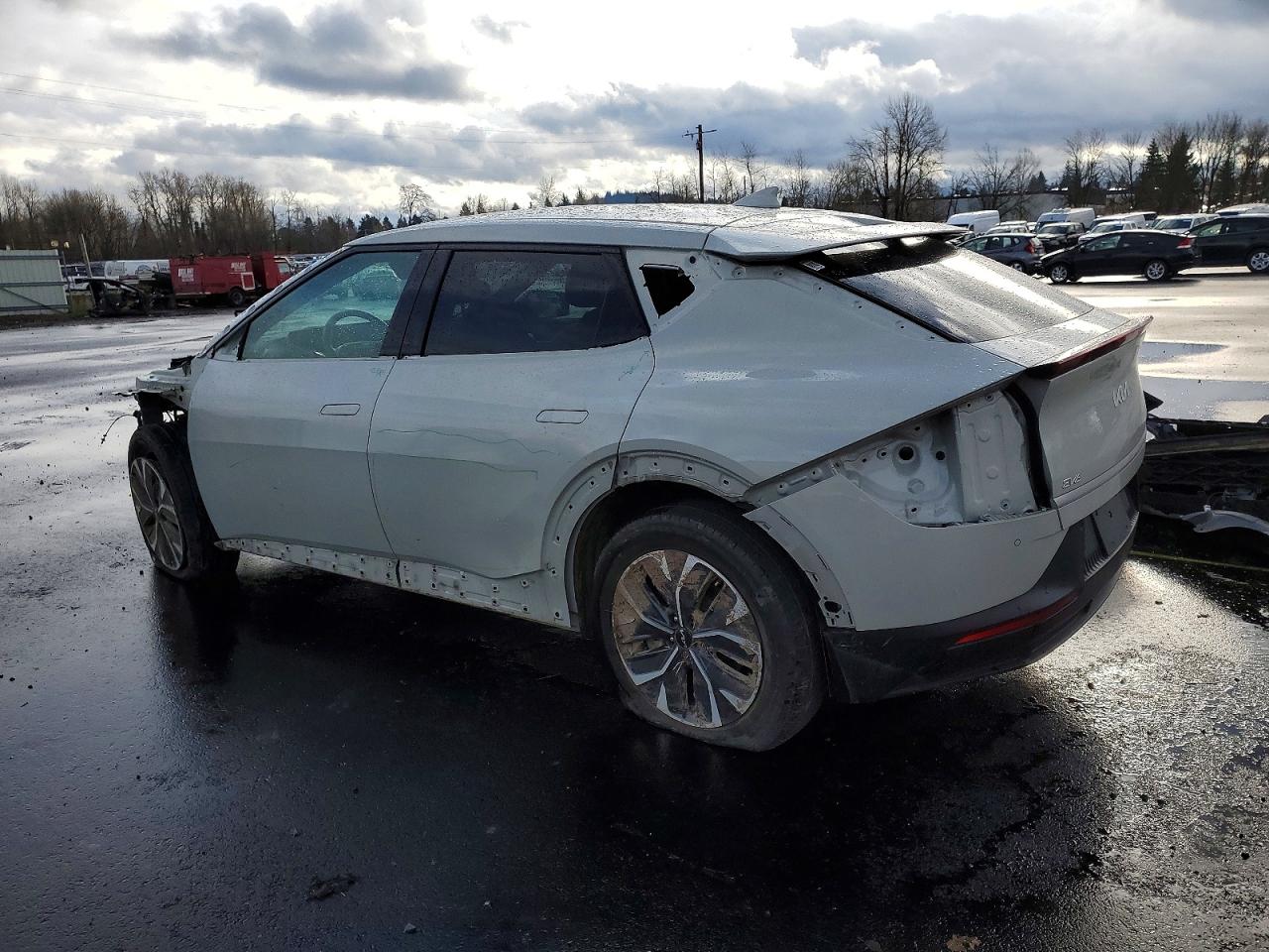 2024 KIA EV6 LIGHT photo 2