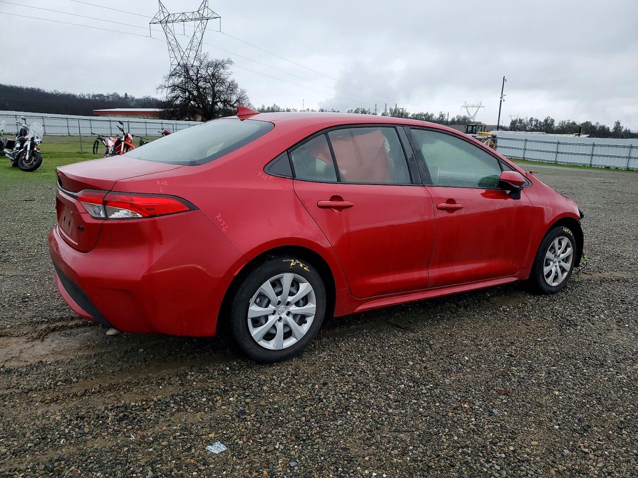 2021 TOYOTA COROLLA LE photo 3