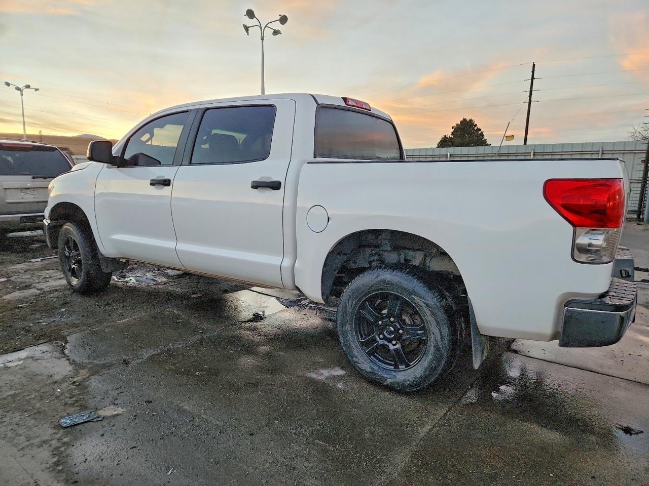 2008 TOYOTA TUNDRA CREWMAX photo 2