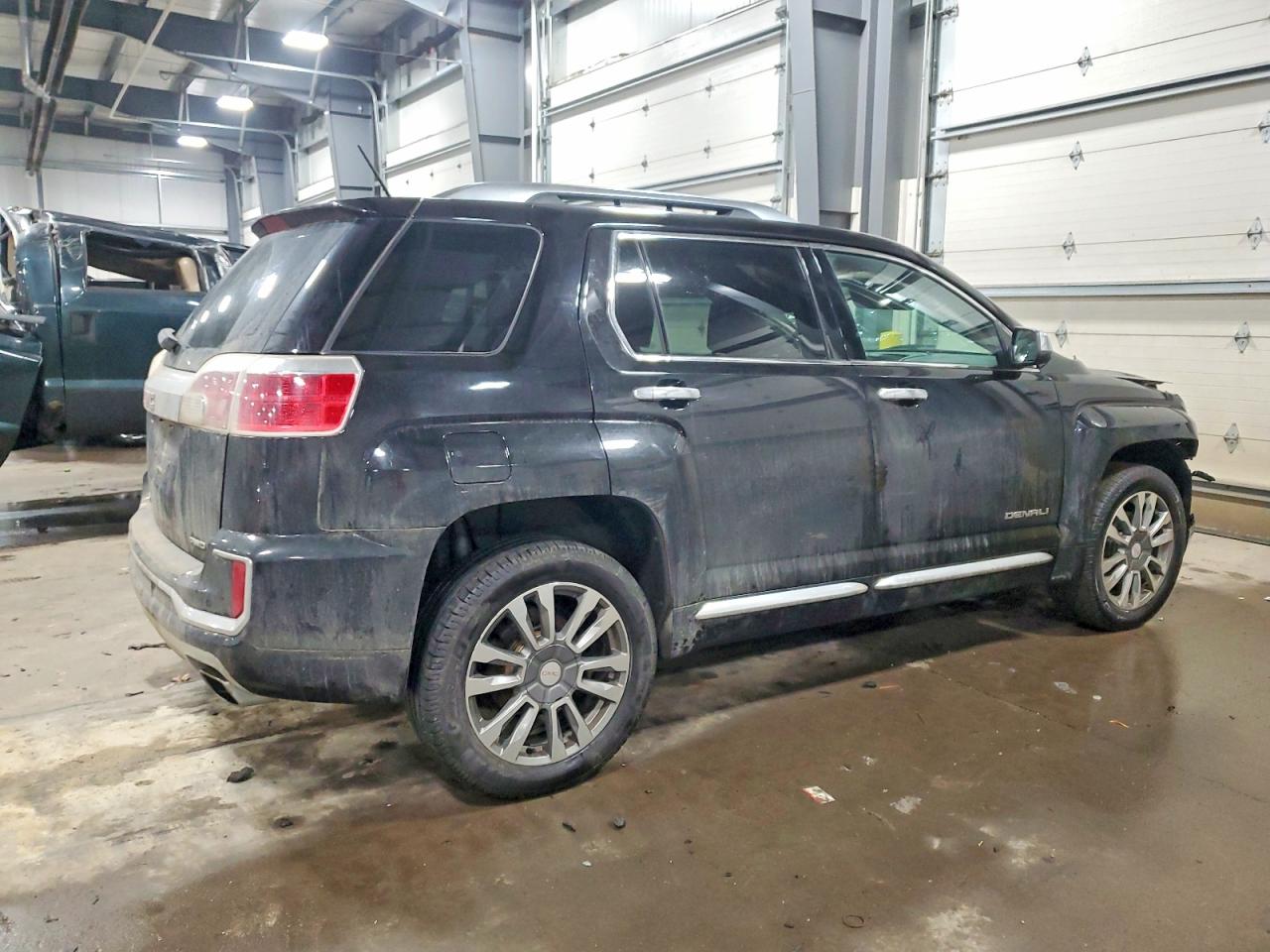 2017 GMC TERRAIN DENALI photo 3