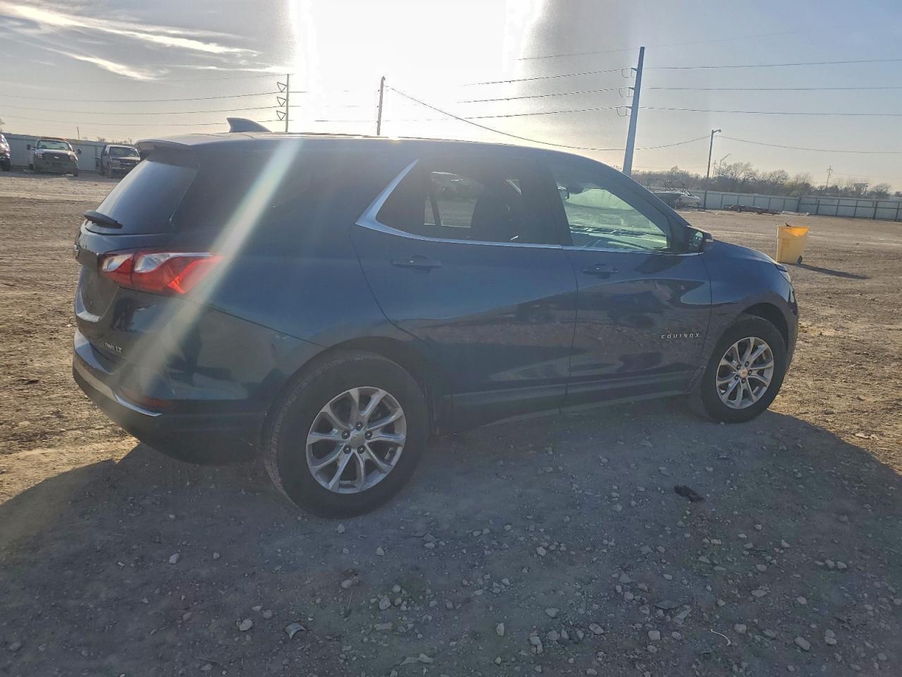 2019 CHEVROLET EQUINOX LT photo 3