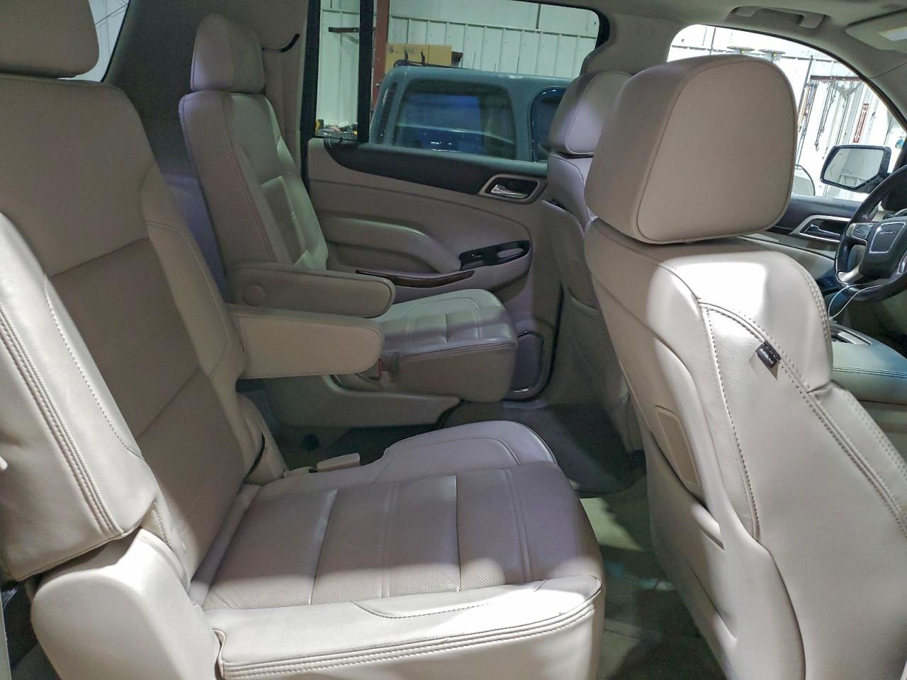 2015 GMC YUKON XL DENALI photo 11