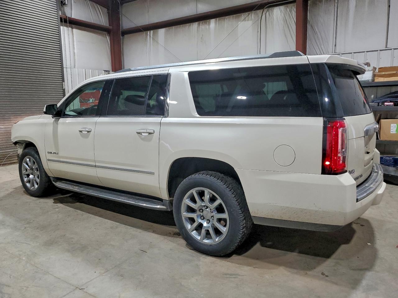 2015 GMC YUKON XL DENALI photo 2