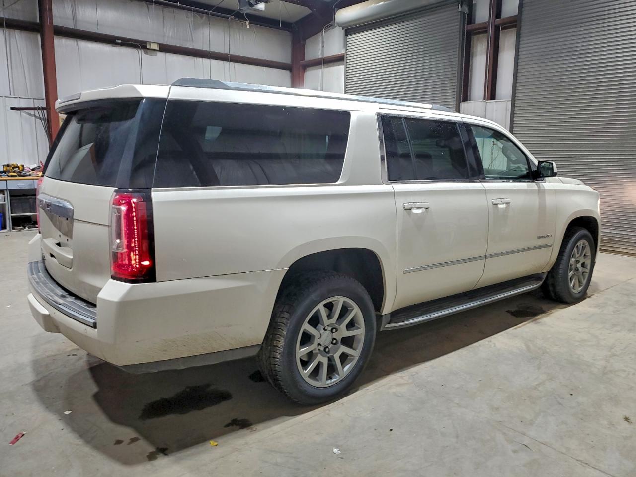 2015 GMC YUKON XL DENALI photo 3