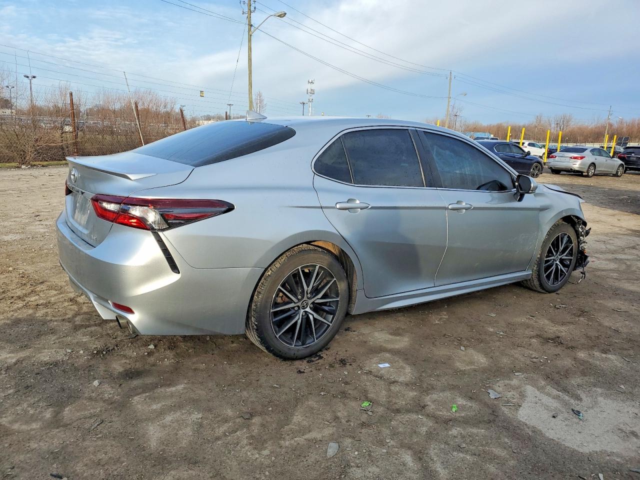 2022 TOYOTA CAMRY SE photo 3