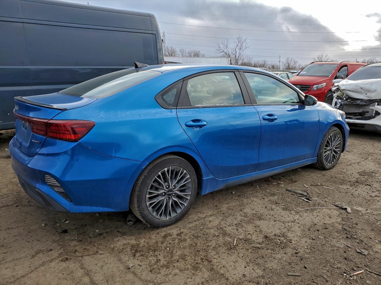 2023 KIA FORTE GT LINE photo 3