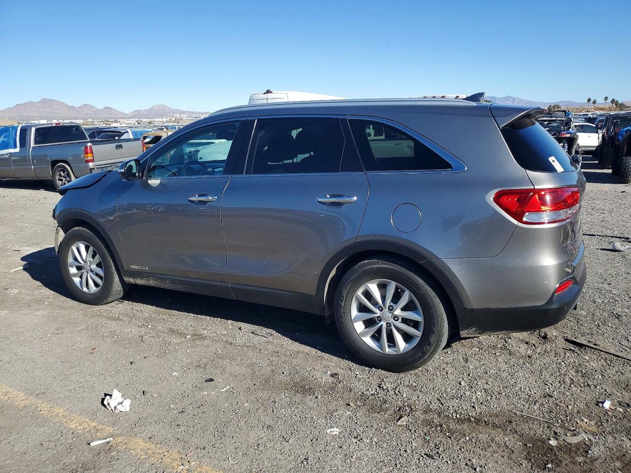 2017 KIA SORENTO LX photo 2