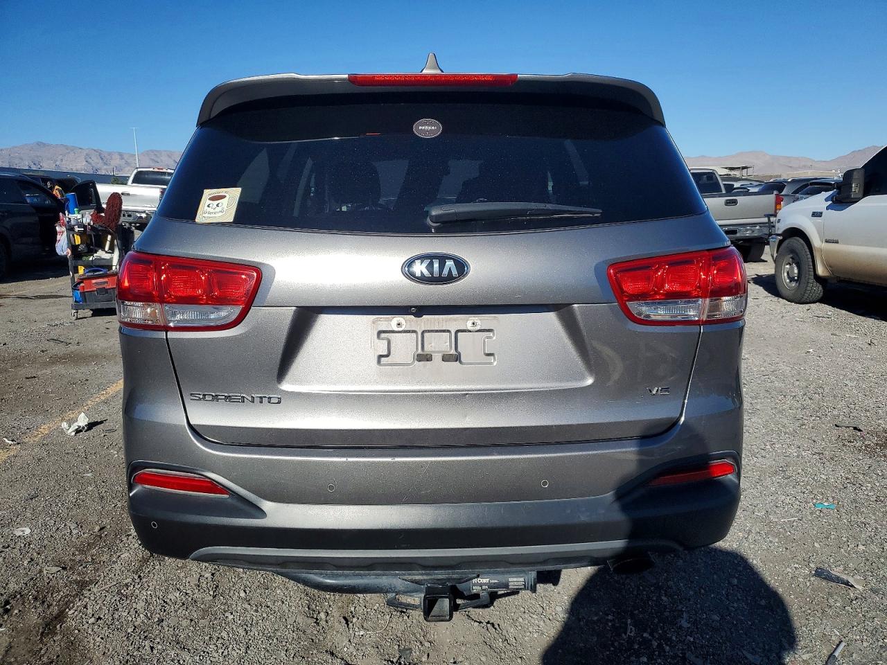 2017 KIA SORENTO LX photo 6
