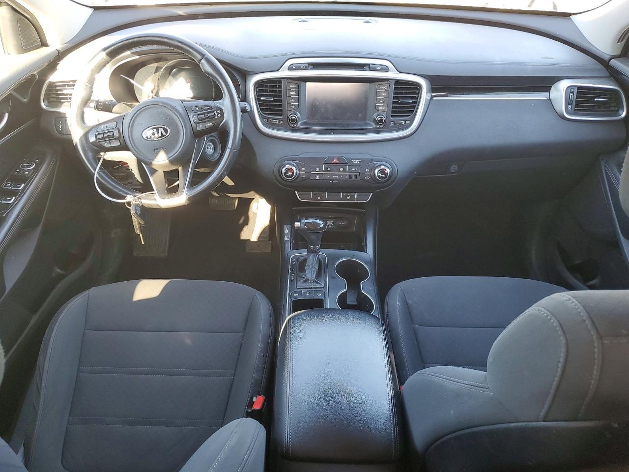 2017 KIA SORENTO LX photo 8