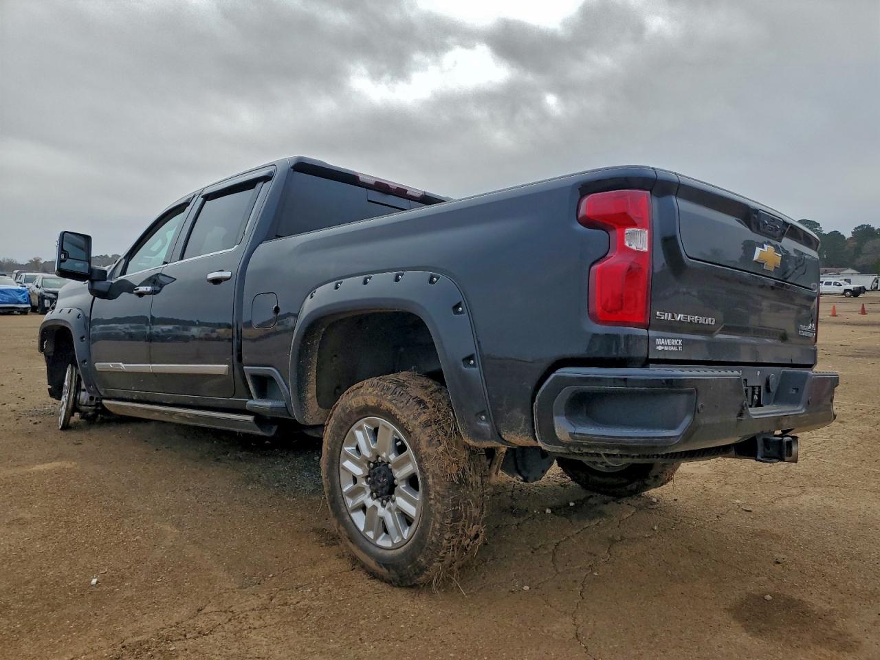 2024 CHEVROLET SILVERADO K2500 HIGH COUNTRY photo 2
