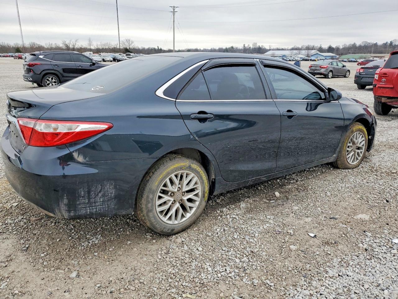 2016 TOYOTA CAMRY LE photo 3