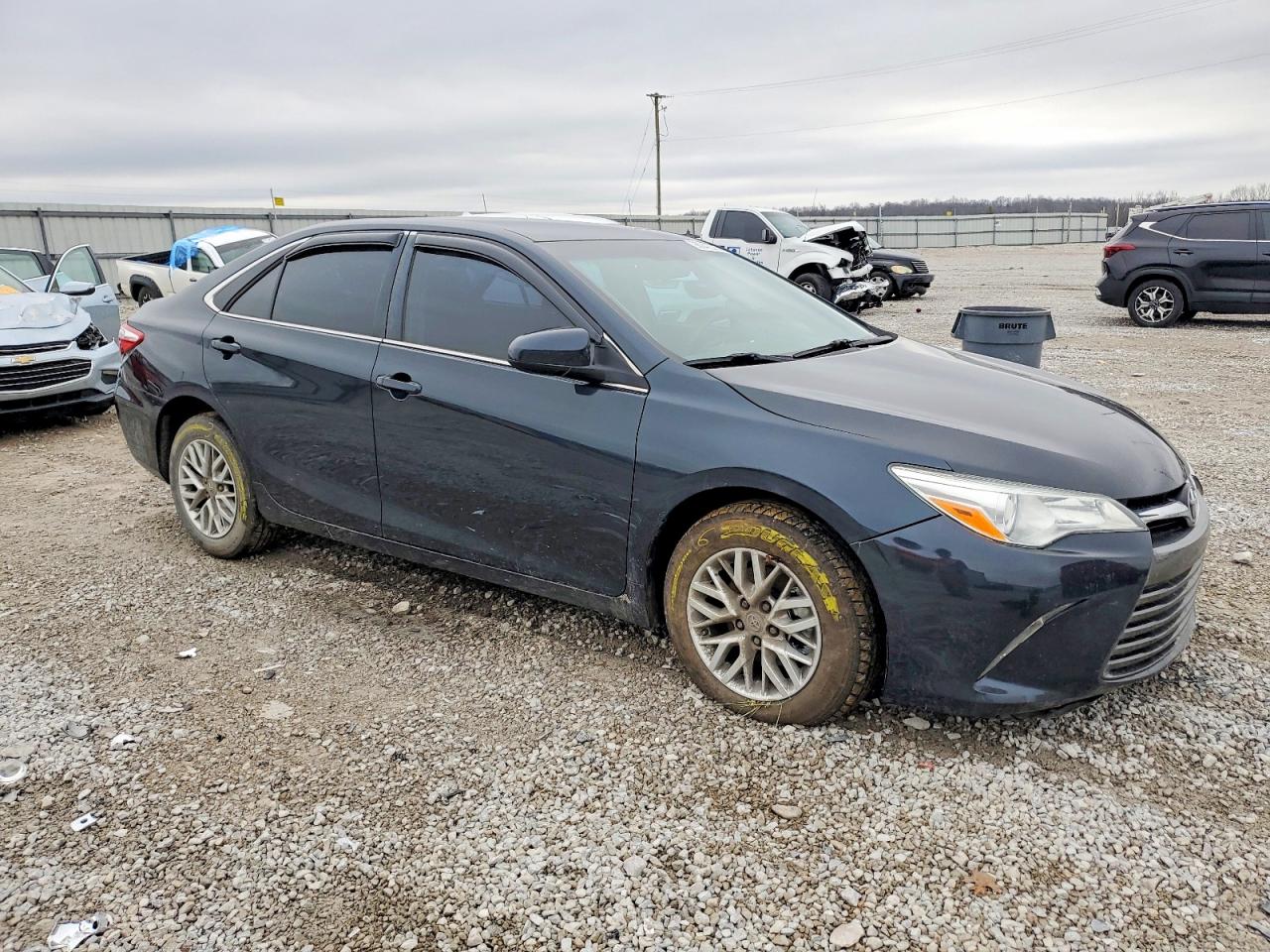 2016 TOYOTA CAMRY LE photo 4