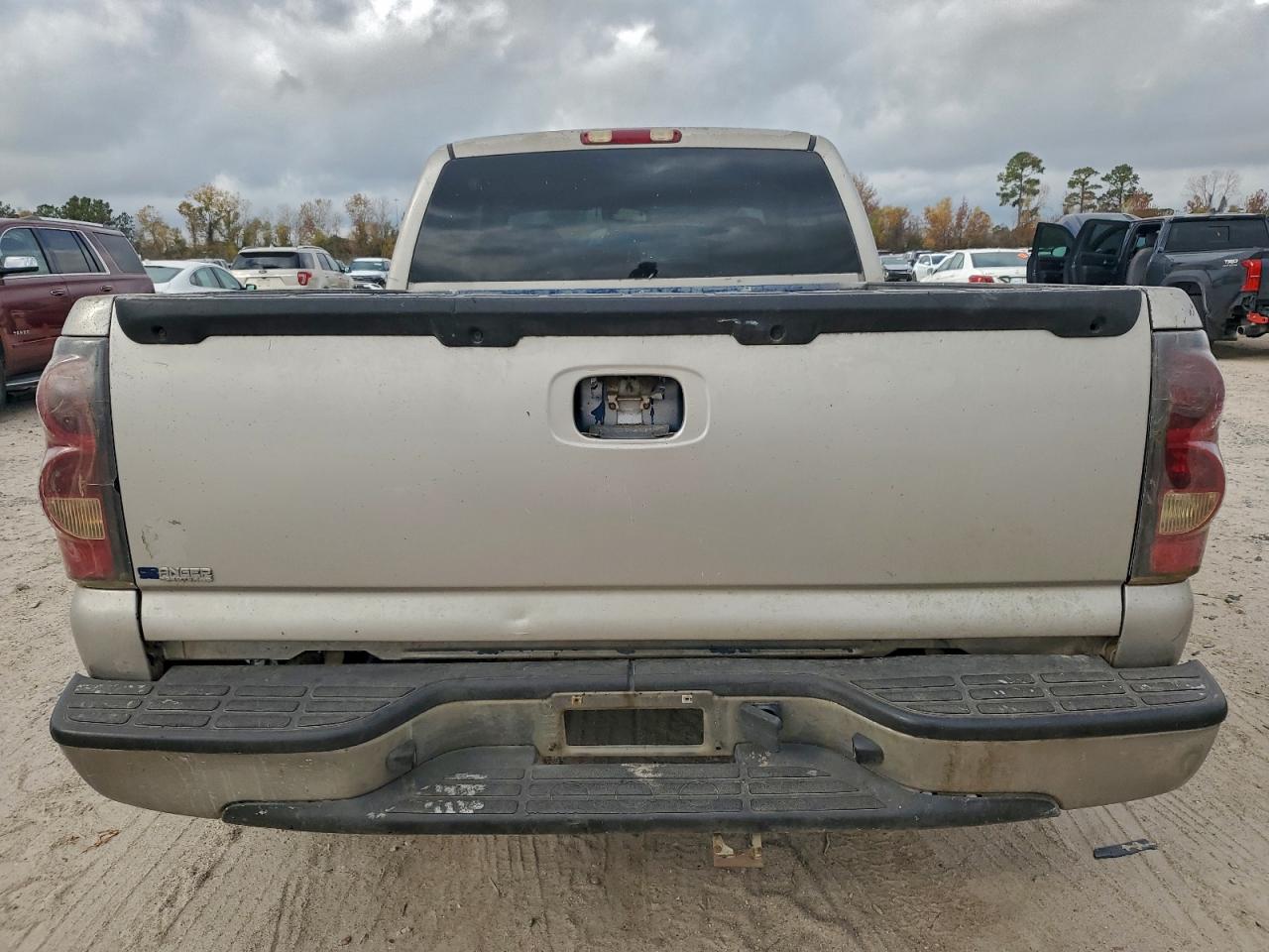 2004 CHEVROLET SILVERADO C1500 photo 6