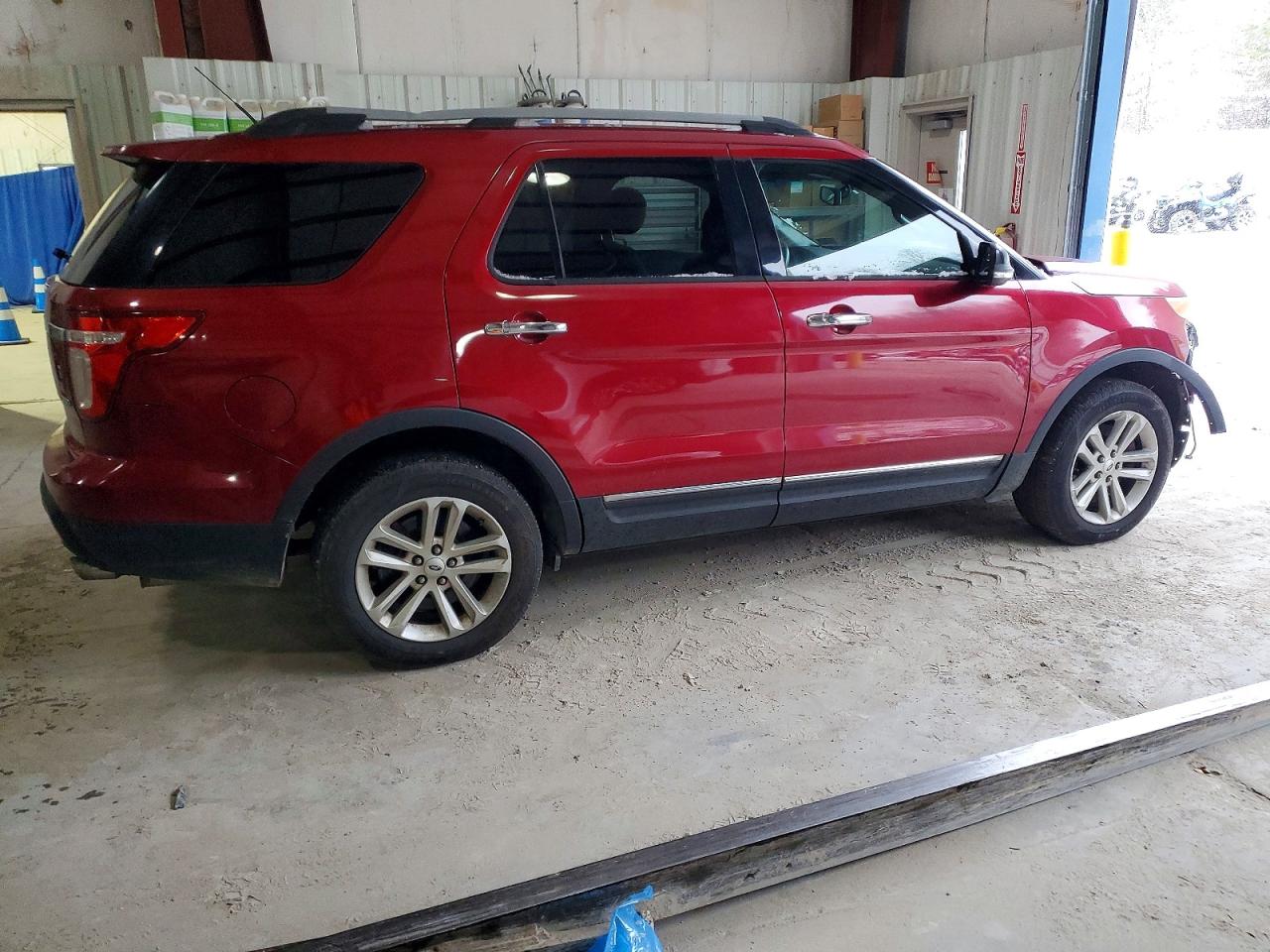 2015 FORD EXPLORER XLT photo 3