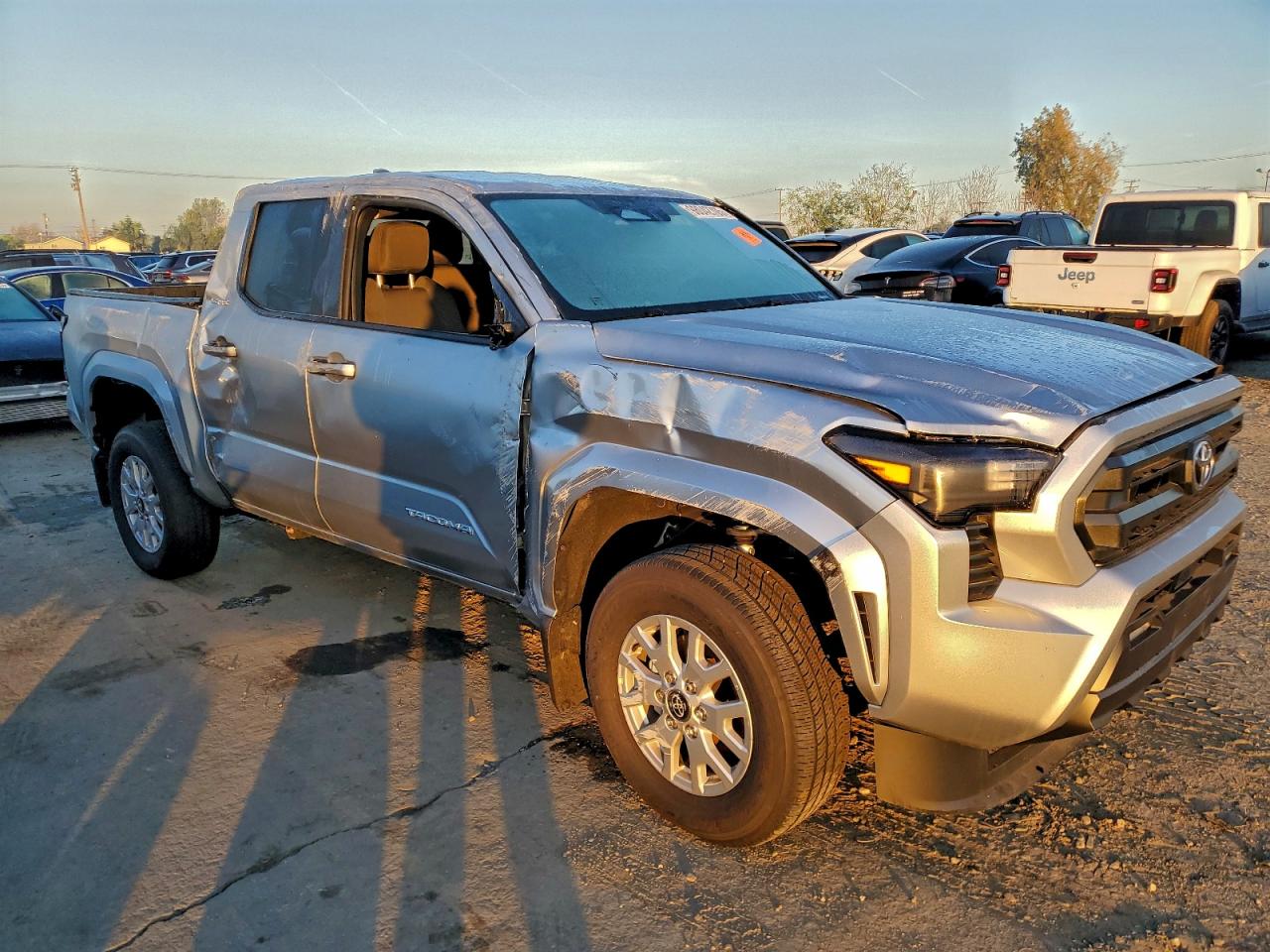 2025 TOYOTA TACOMA DOUBLE CAB photo 4