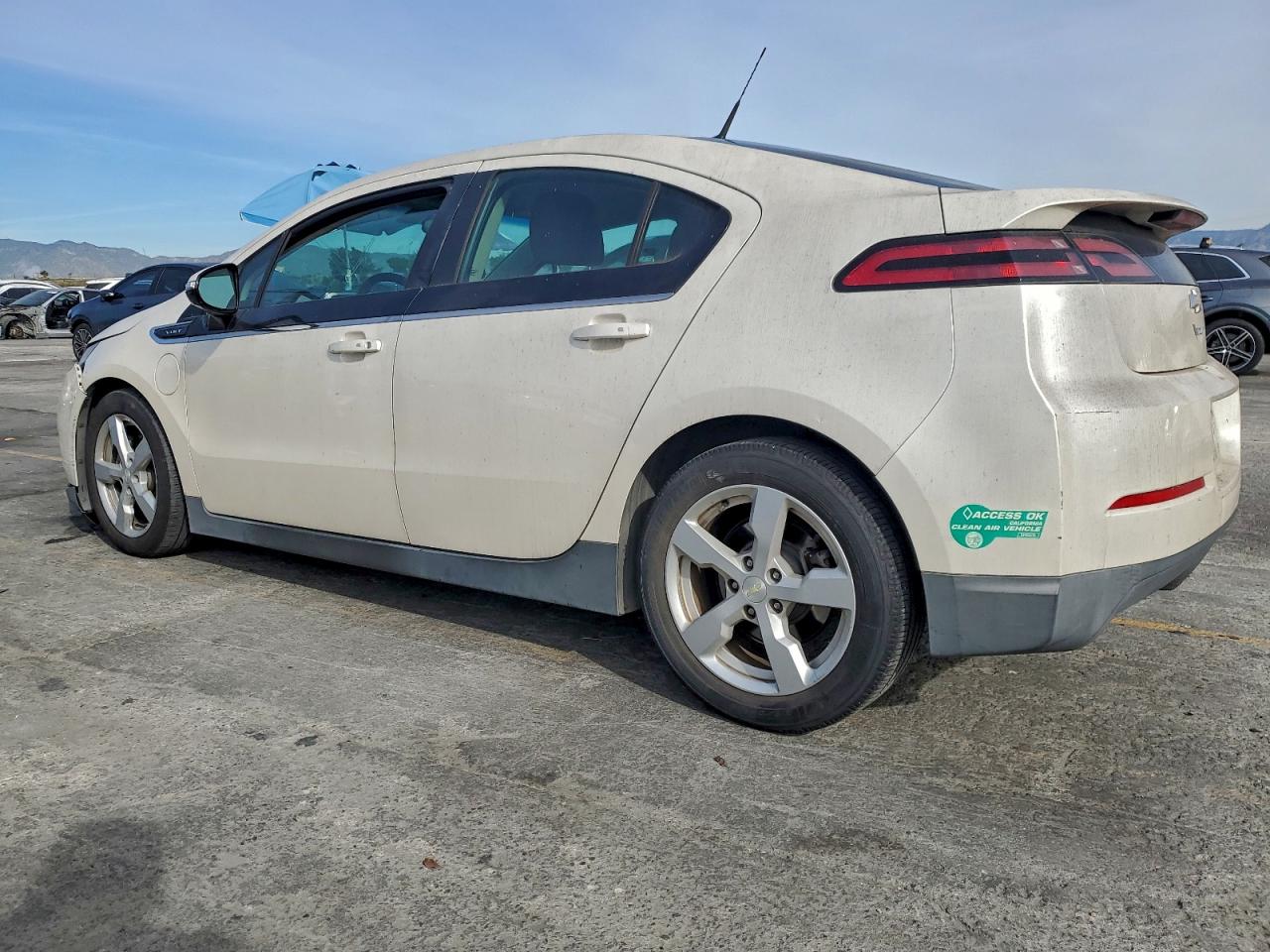 2013 CHEVROLET VOLT photo 3
