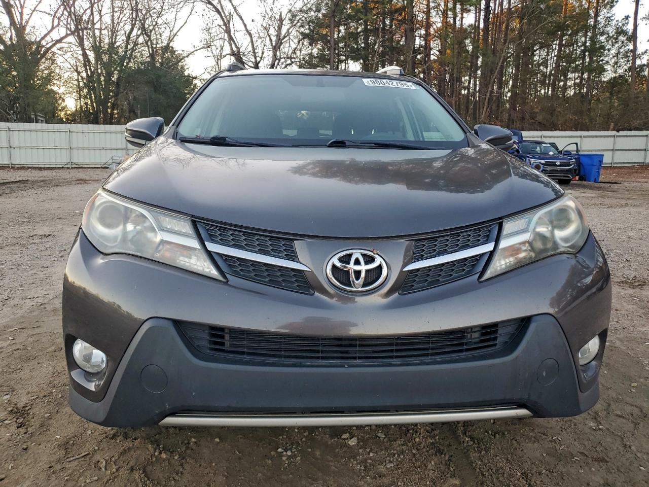 2015 TOYOTA RAV4 XLE photo 9