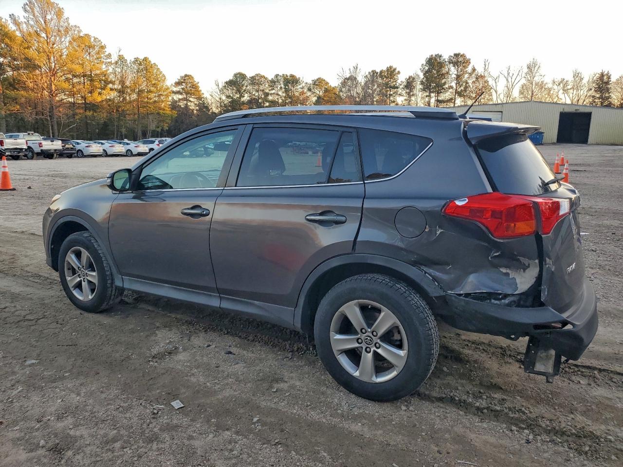 2015 TOYOTA RAV4 XLE photo 3