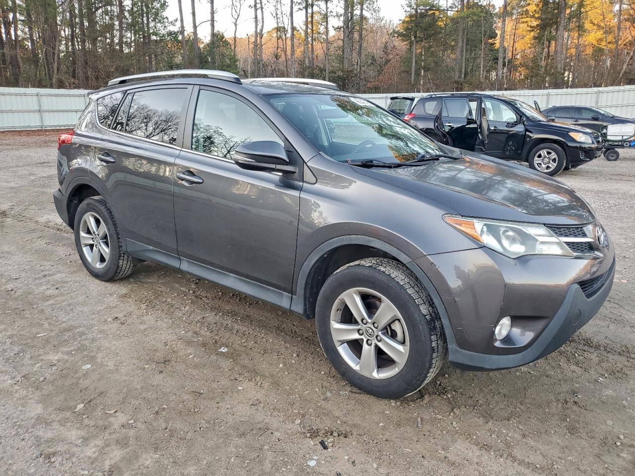 2015 TOYOTA RAV4 XLE photo 7
