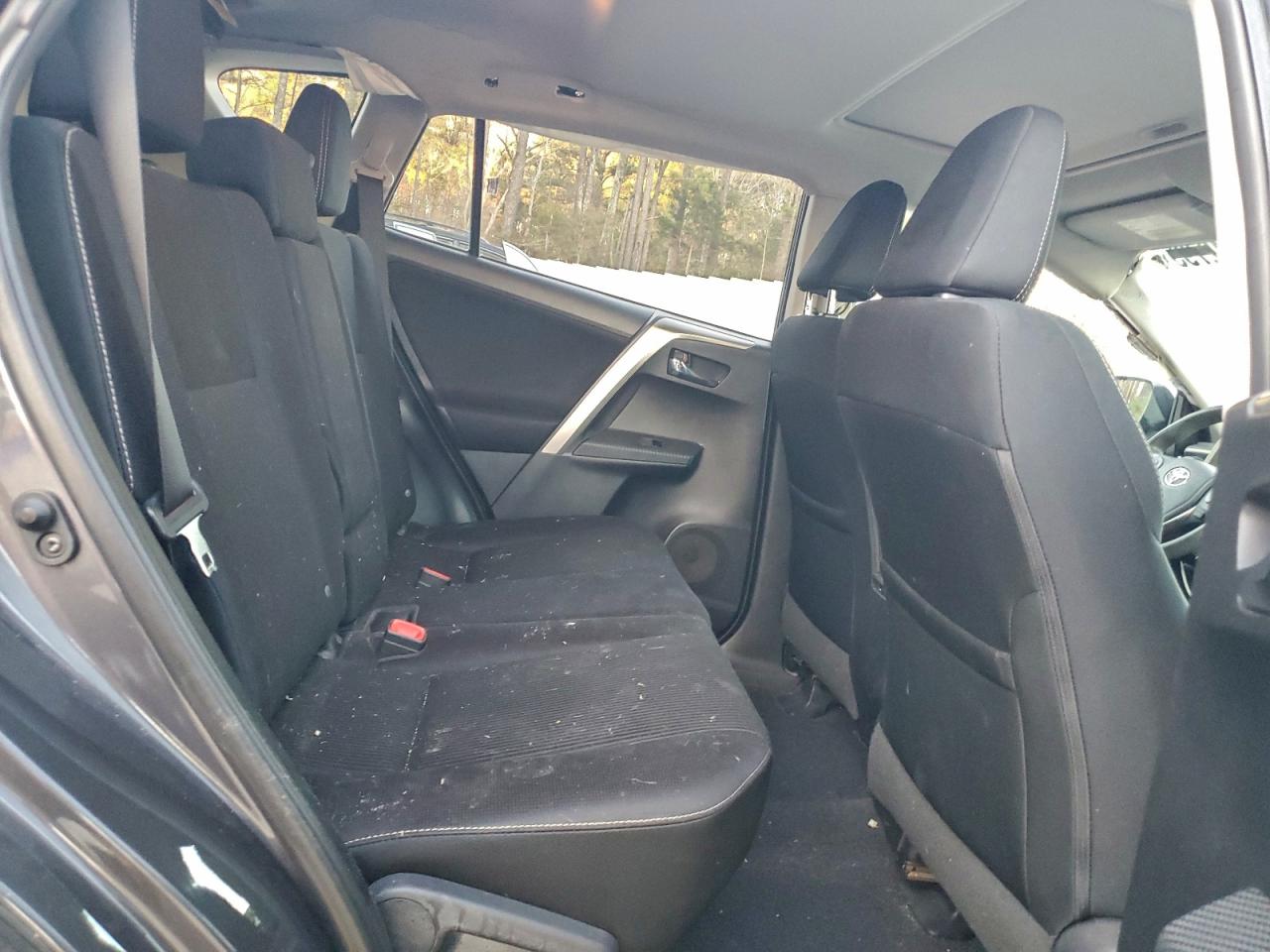 2015 TOYOTA RAV4 XLE photo 19