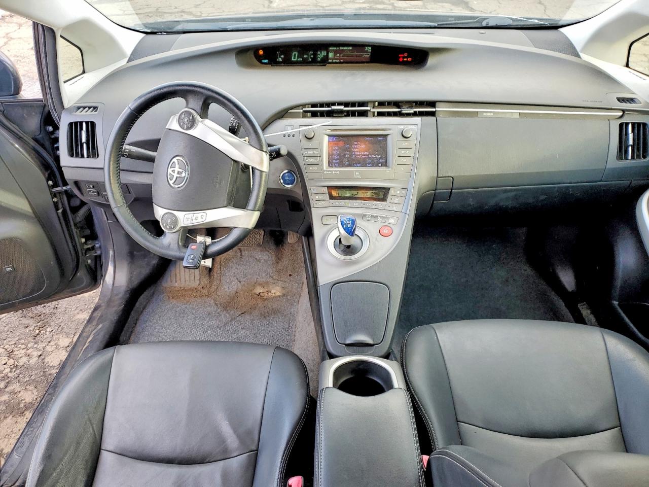 2013 TOYOTA PRIUS photo 8